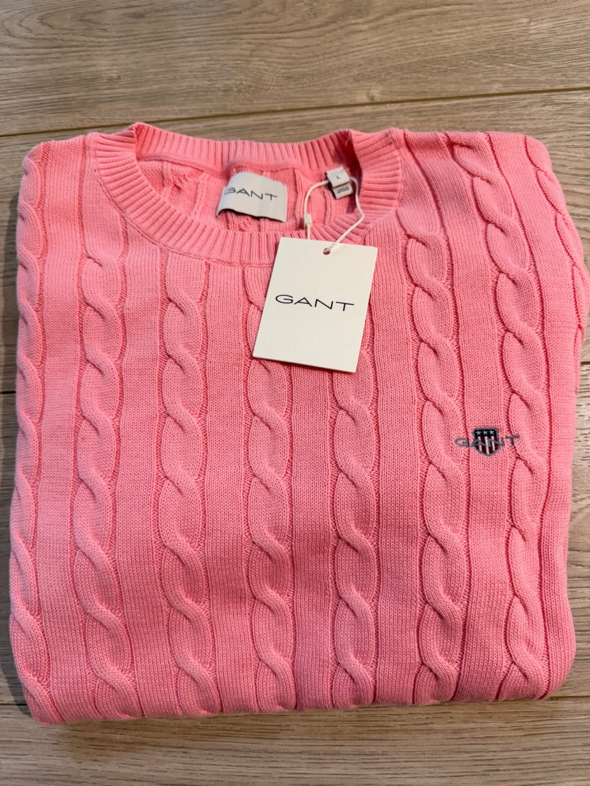 GANT pink cotton cable-knit crew-neck jumper (exact model unconfirmed) Fit Lab observation